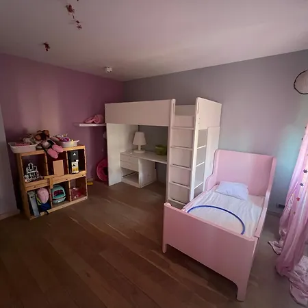 Apartment Stylish Spacious Flat In Quiet Locale
