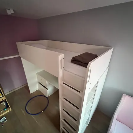 Stylish Spacious Flat In Quiet Locale Apartment *